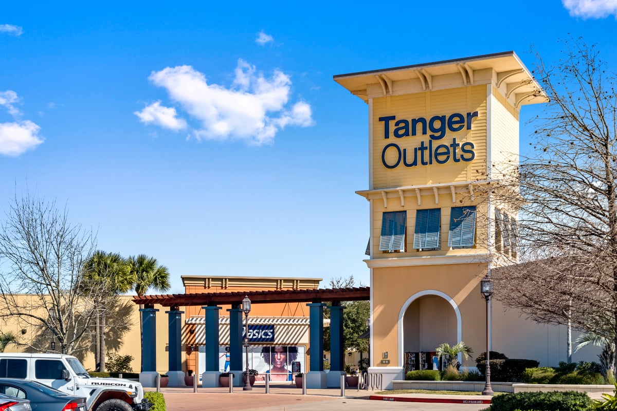 Only a 15-minute drive to Tanger® Outlets 