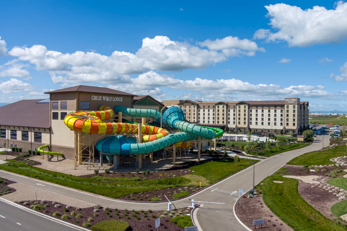 5 minutes to family entertainment at Great Wolf Lodge®