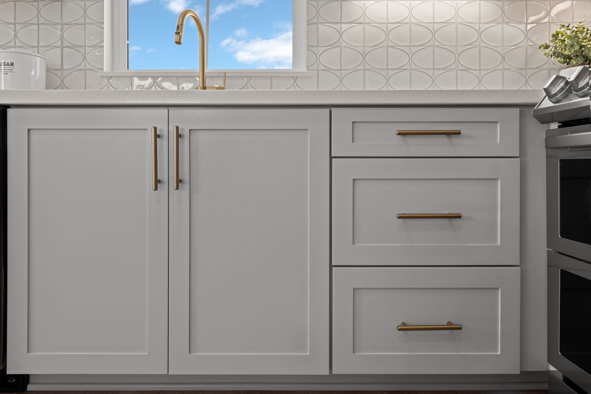 Optional Shaker-style thermofoil cabinets