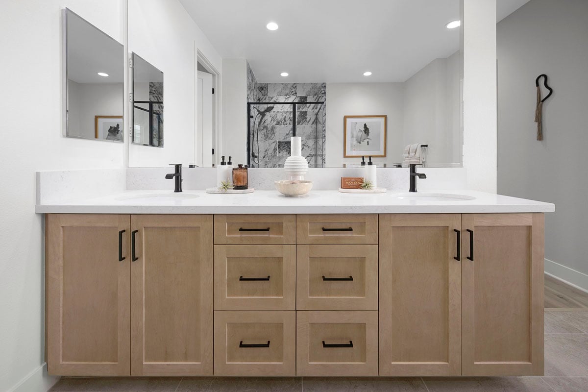 Dual-sink vanity at primary bath