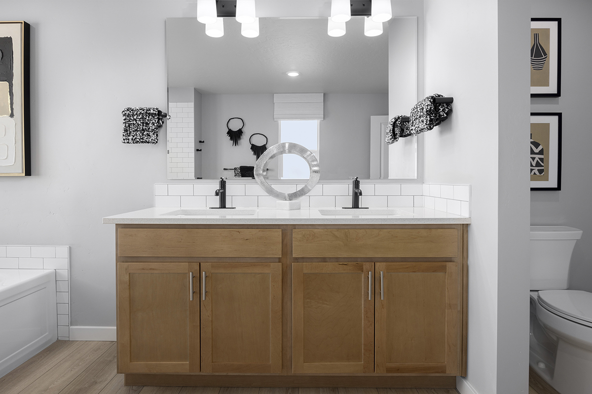 Dual-sink vanity at primary bath