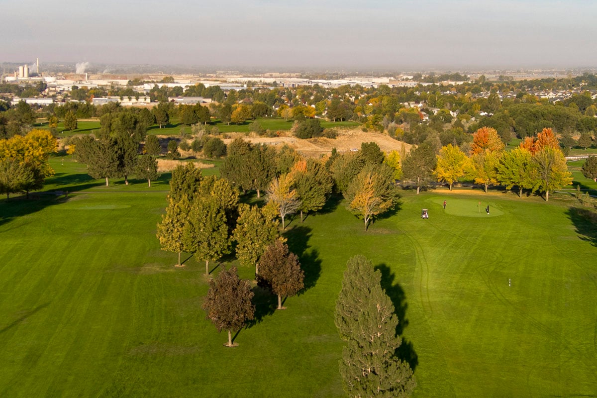 Minutes to Ridgecrest Golf Club