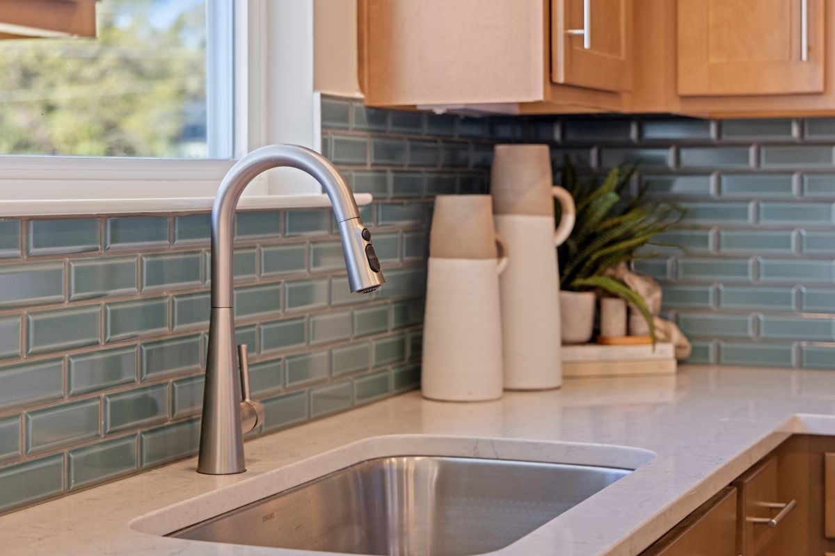 Kitchen backsplash