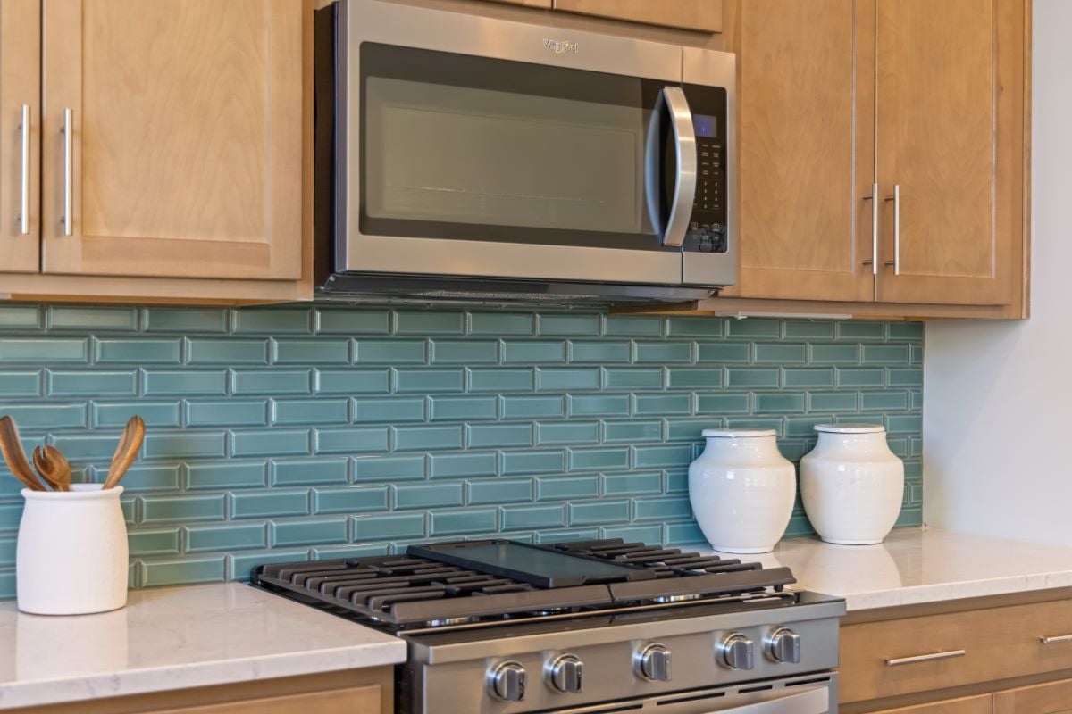 Kitchen tile backsplash