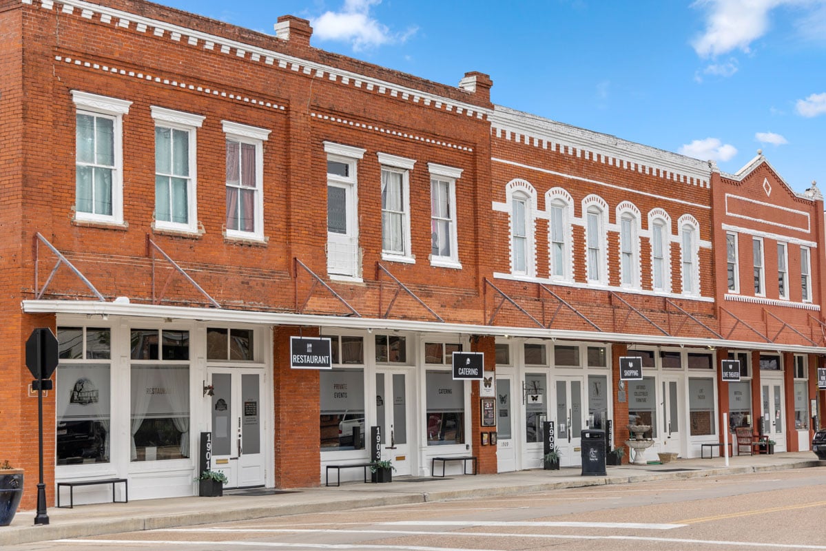 Close to shopping in downtown Rosenberg