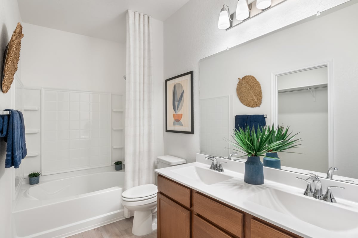 Dual-sink vanity at primary bath