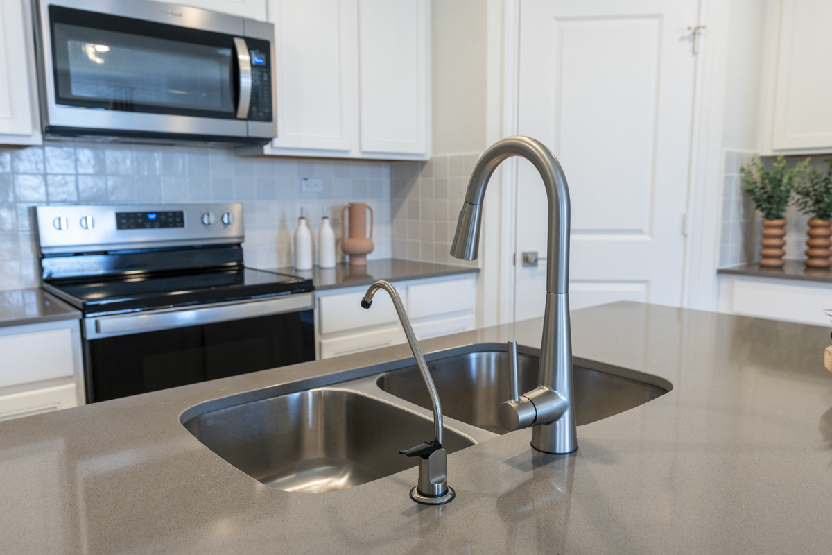 High-arc kitchen faucet