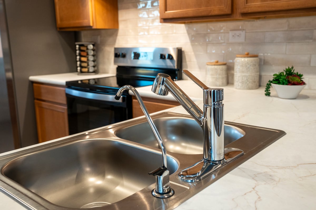 Dual-compartment stainless steel sink