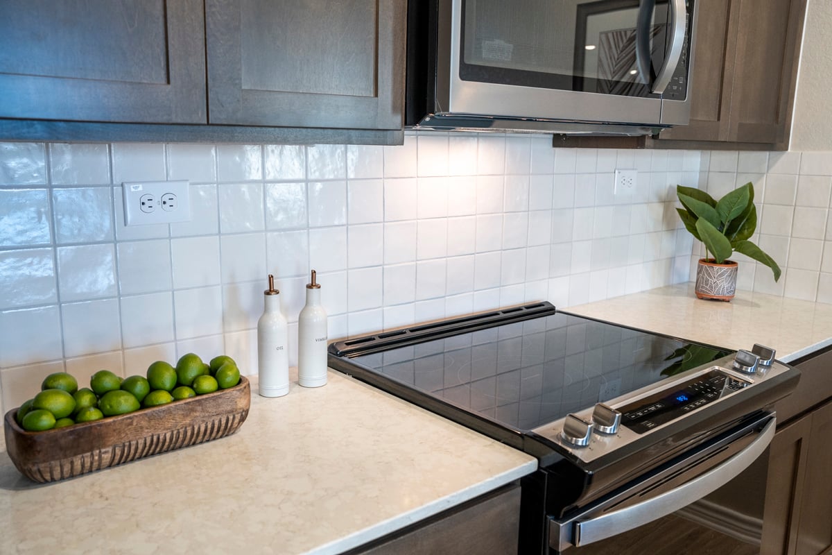 Range with glass cooktop