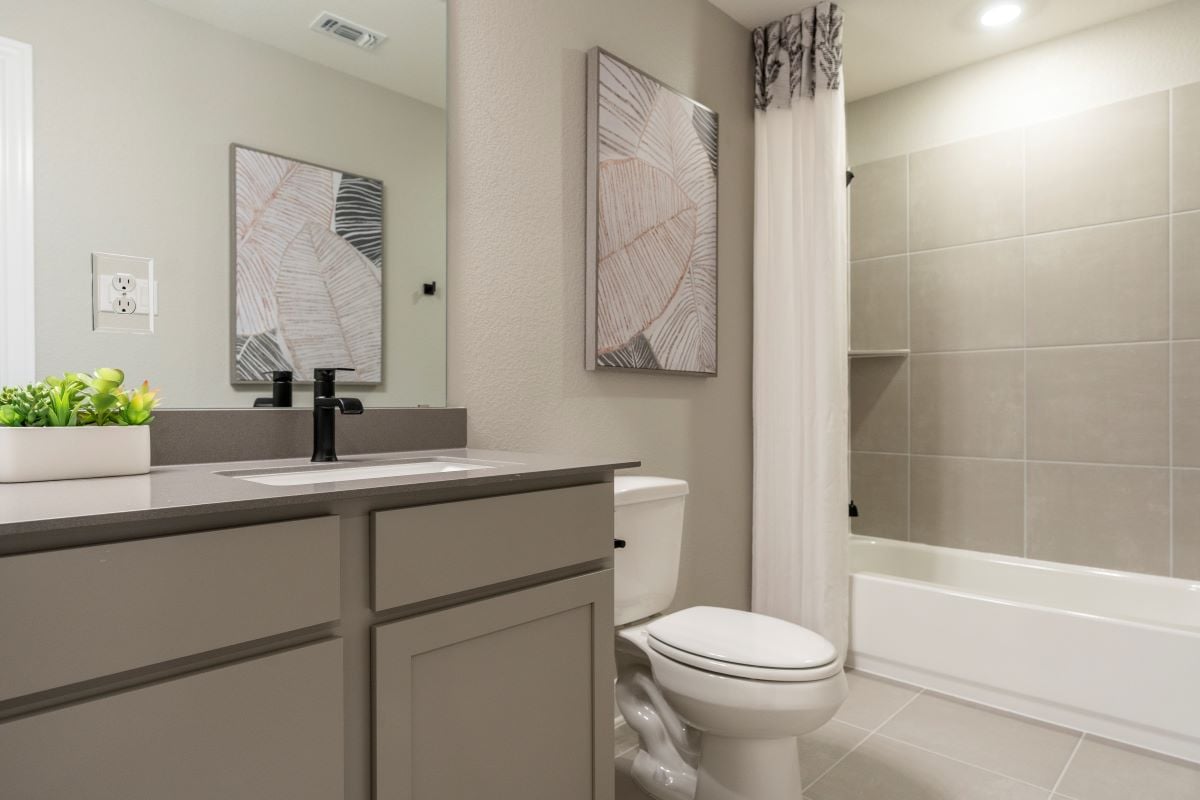 Tub/shower combination at secondary bath