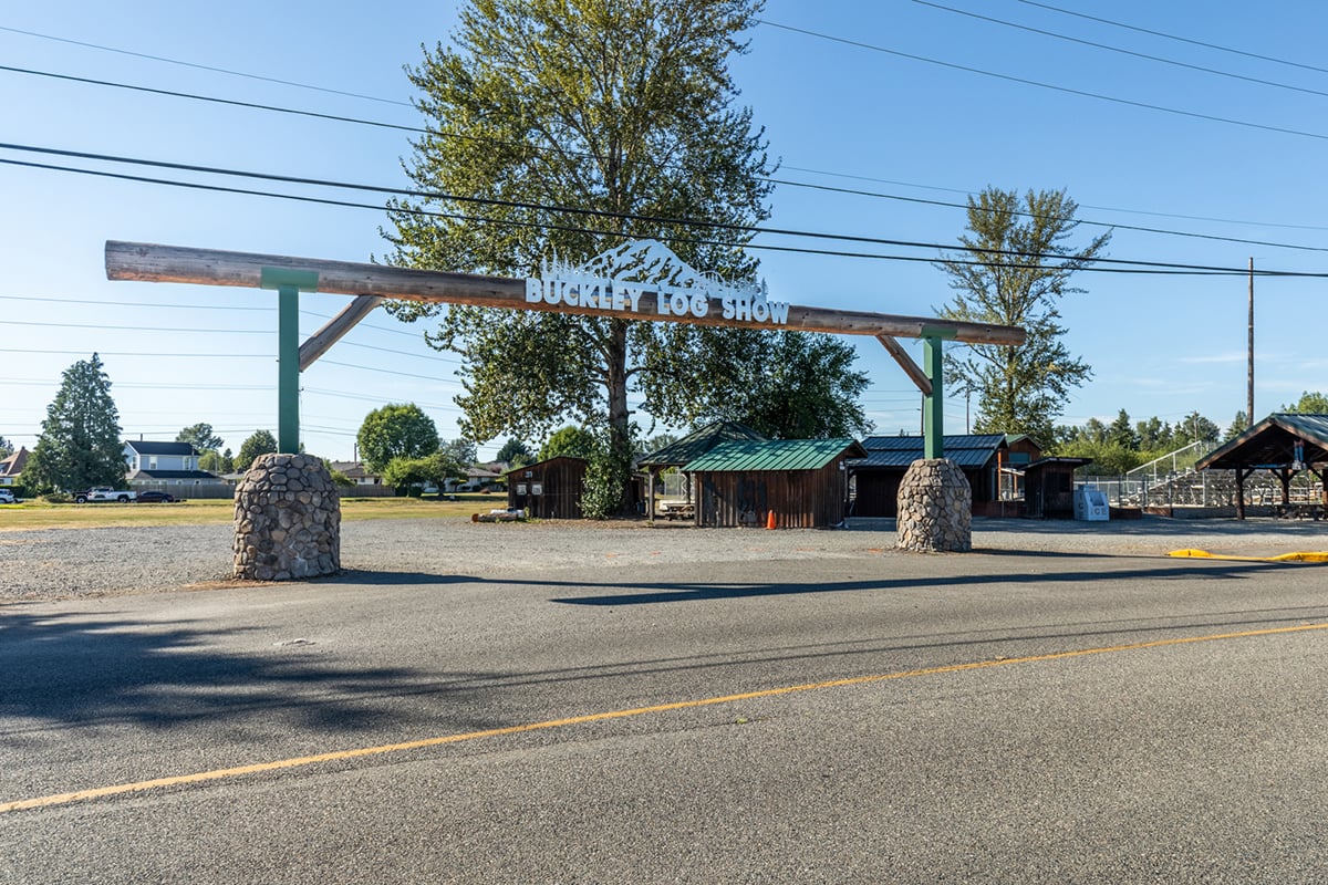 Less than a mile to Buckley Log Show